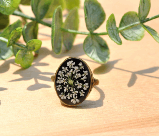 Queen Anne’s Lace Oval Ring sz 8 Pressed Flower