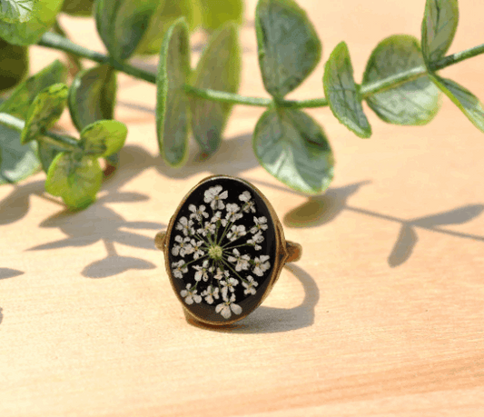 Queen Anne’s Lace Oval Ring sz 8 Pressed Flower