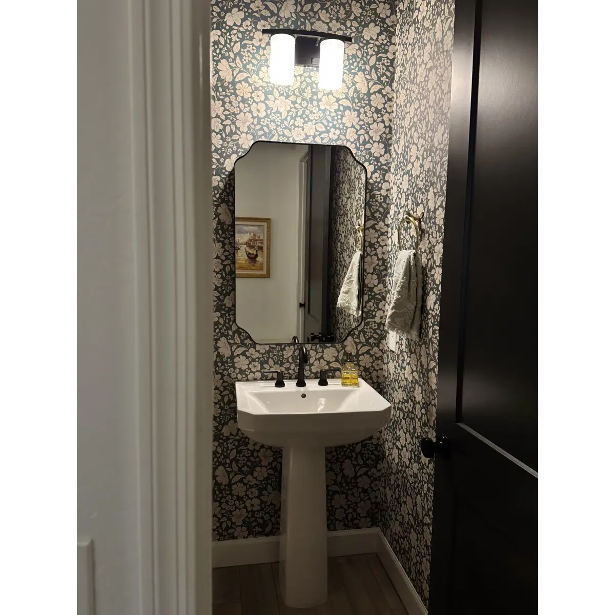 Beatrice Wallpaper - Bold Detailed Flowers - by Daphne and Sage - Loomwell Home Goods