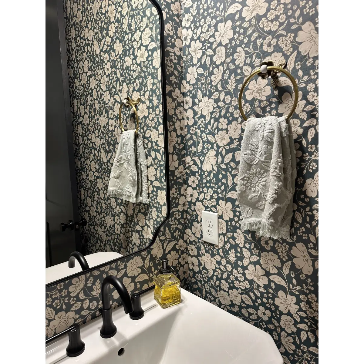 Beatrice Wallpaper - Bold Detailed Flowers - by Daphne and Sage - Loomwell Home Goods