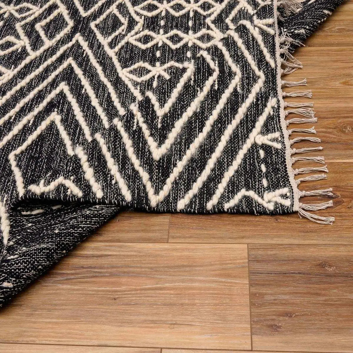 Black Cream Diamond Area Rug - Boutique Rugs