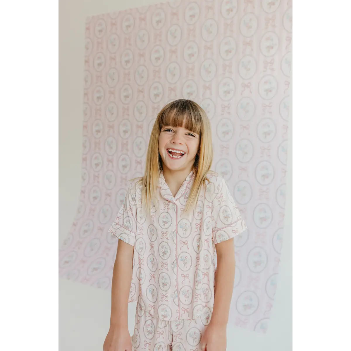 Blaire Wallpaper - Bouquets and Bows in Frames - by In My Jammers - Loomwell Home Goods
