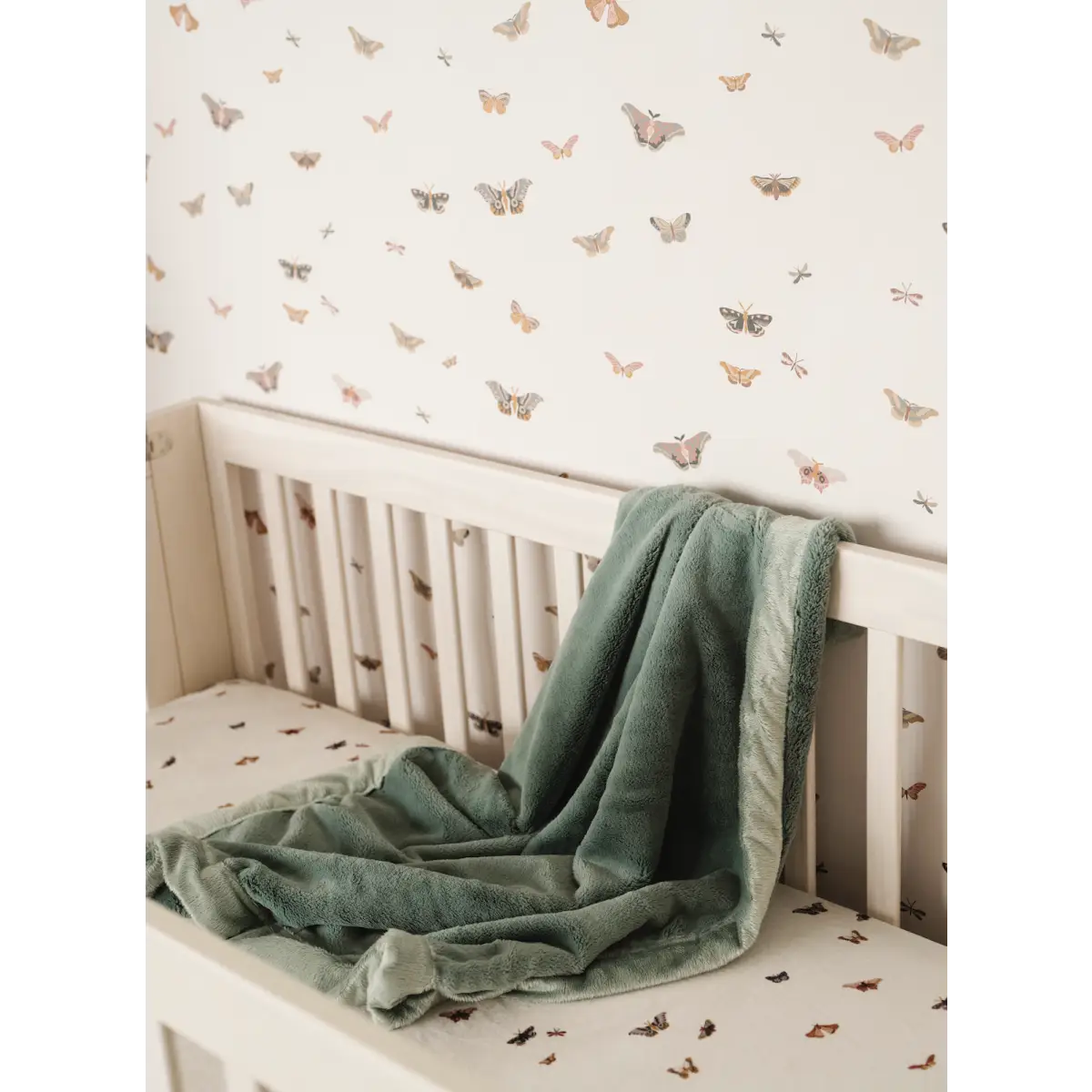 Butterfly Wallpaper - Butterflies in Flight for Baby - by Saranoni - Loomwell Home Goods