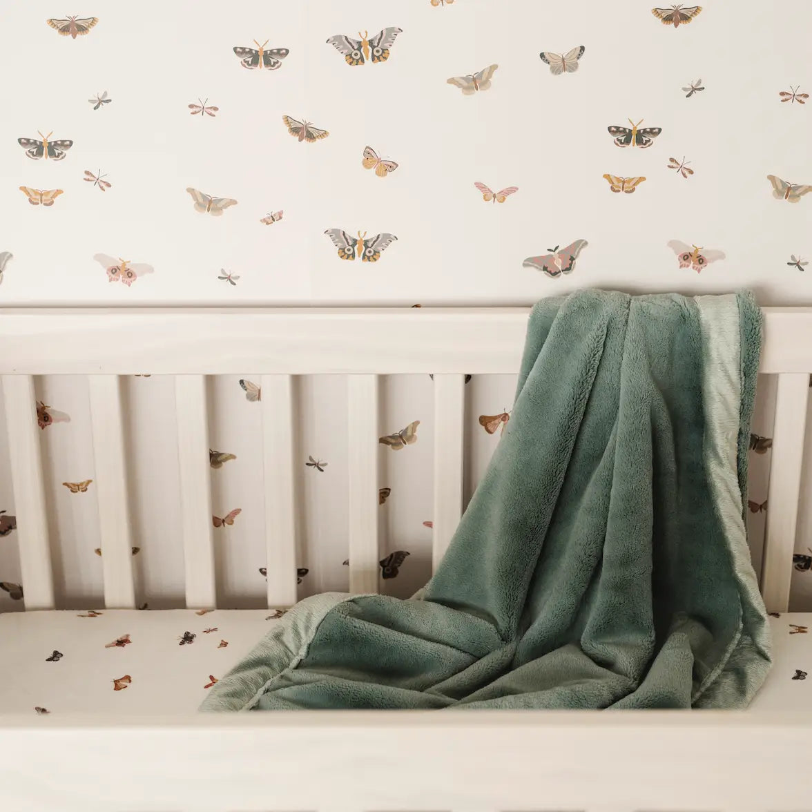 Butterfly Wallpaper - Butterflies in Flight for Baby - by Saranoni - Loomwell Home Goods