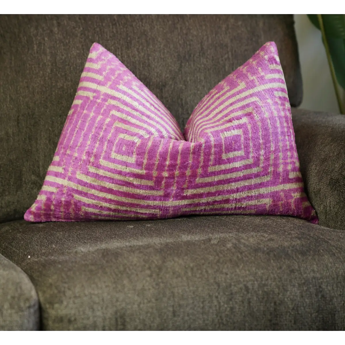 Canvello Decorative Pink Velvet Cushions | 16 x 24 in (40 x 60 cm) - Canvello