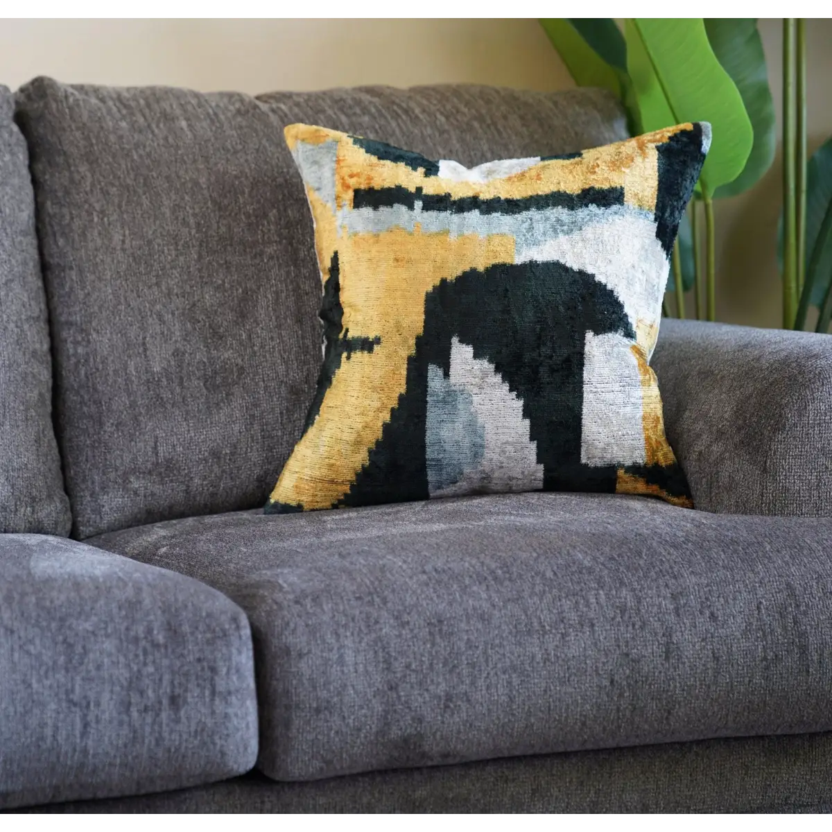 Canvello Handmade Black And Gold Throw Pillows | 18x18 - Canvello