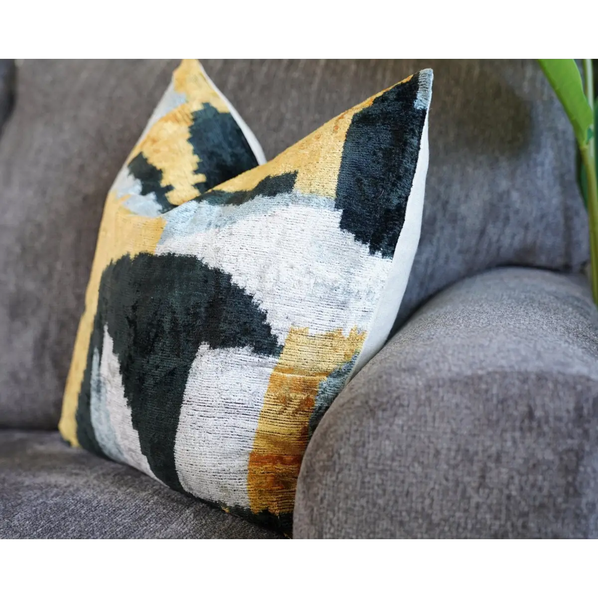 Canvello Handmade Black And Gold Throw Pillows | 18x18 - Canvello