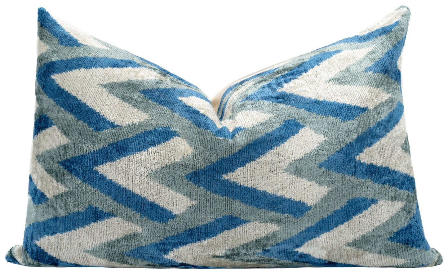 Almohada decorativa de terciopelo Chevron hecha a mano de Canvello en azul y gris, ideal para decoración moderna y costera, 24 x 16 pulgadas