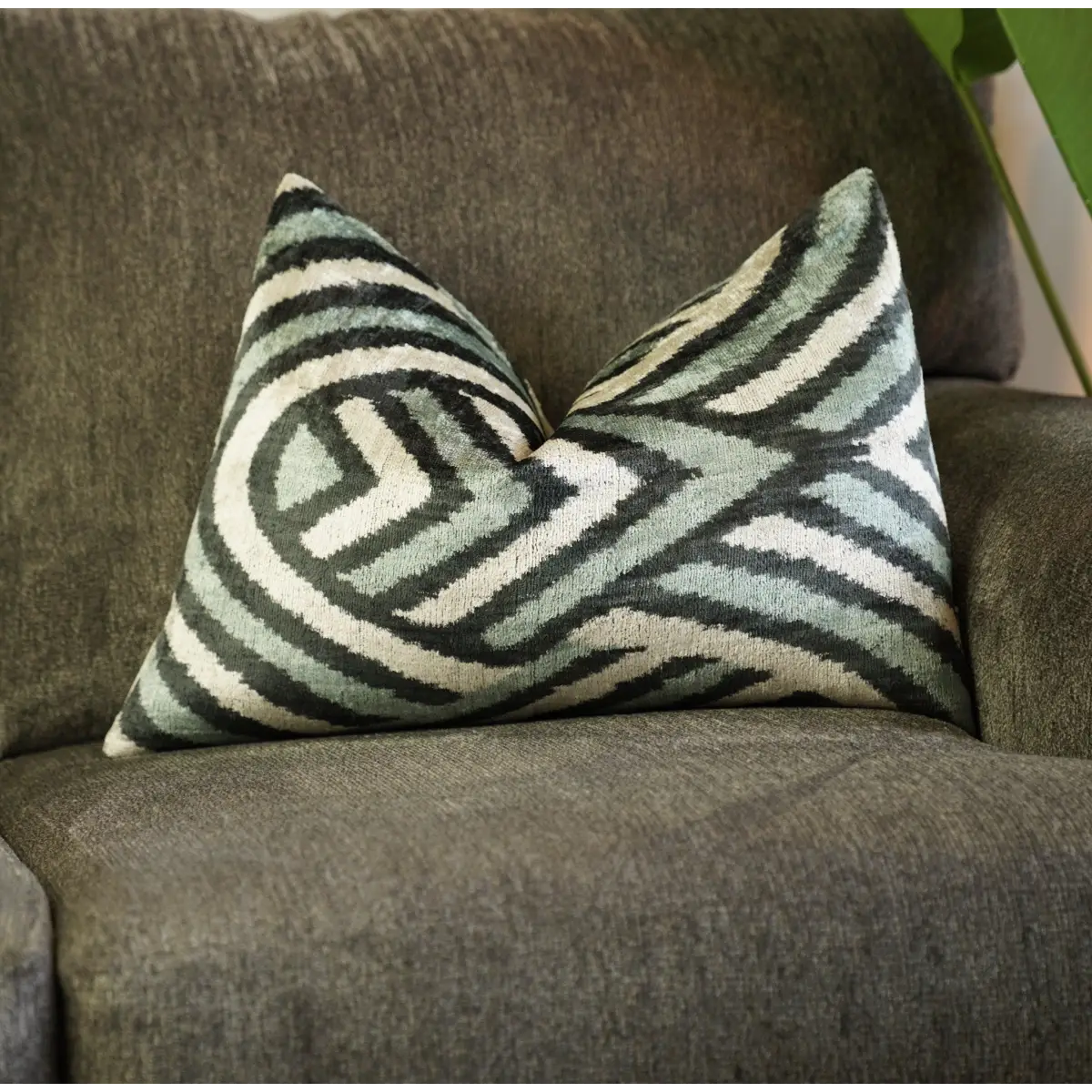 Canvello Handmade Decorative Gray Black Throw Pillows - 16x24 - Canvello