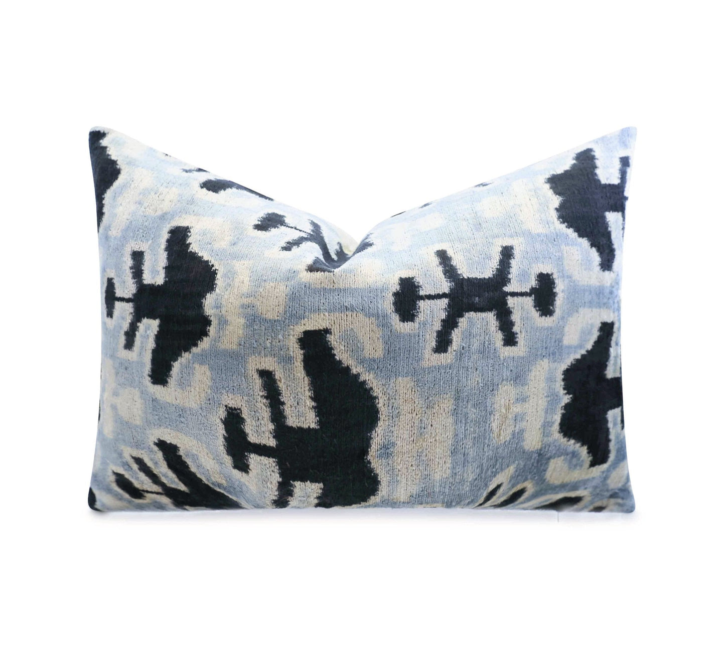 Almohada lumbar de terciopelo hecha a mano Canvello en diseño Ikat gris y negro: detalle decorativo de alta calidad de 16 x 24 pulgadas con inserto de plumas de primera calidad para sofás, sillones y diseño de interiores