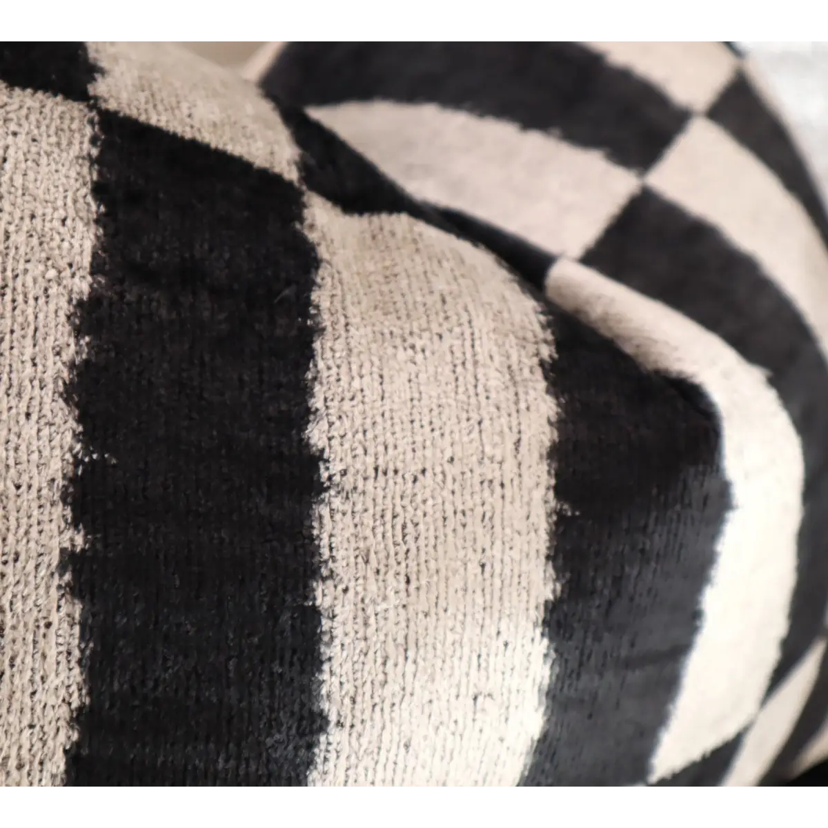 Canvello Luxury Decorative Black & White Throw Pillow | 16 x 24 in (40 x 60 cm) - Canvello