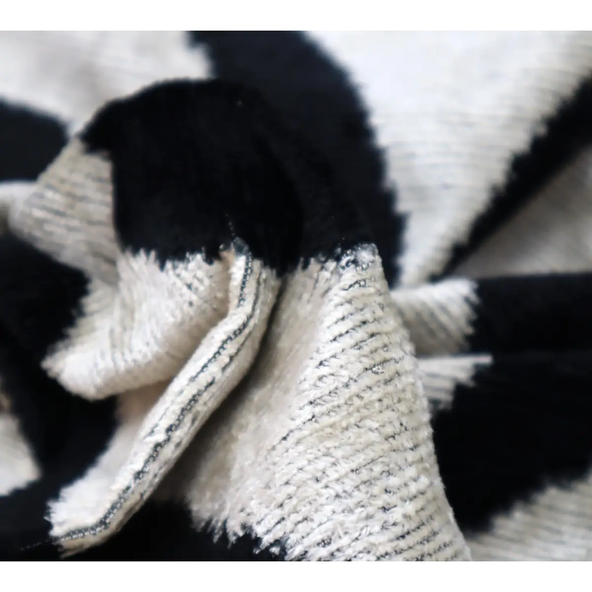Canvello Luxury Decorative Black White Throw Pillow | 16 x 24 in (40 x 60 cm) - Canvello
