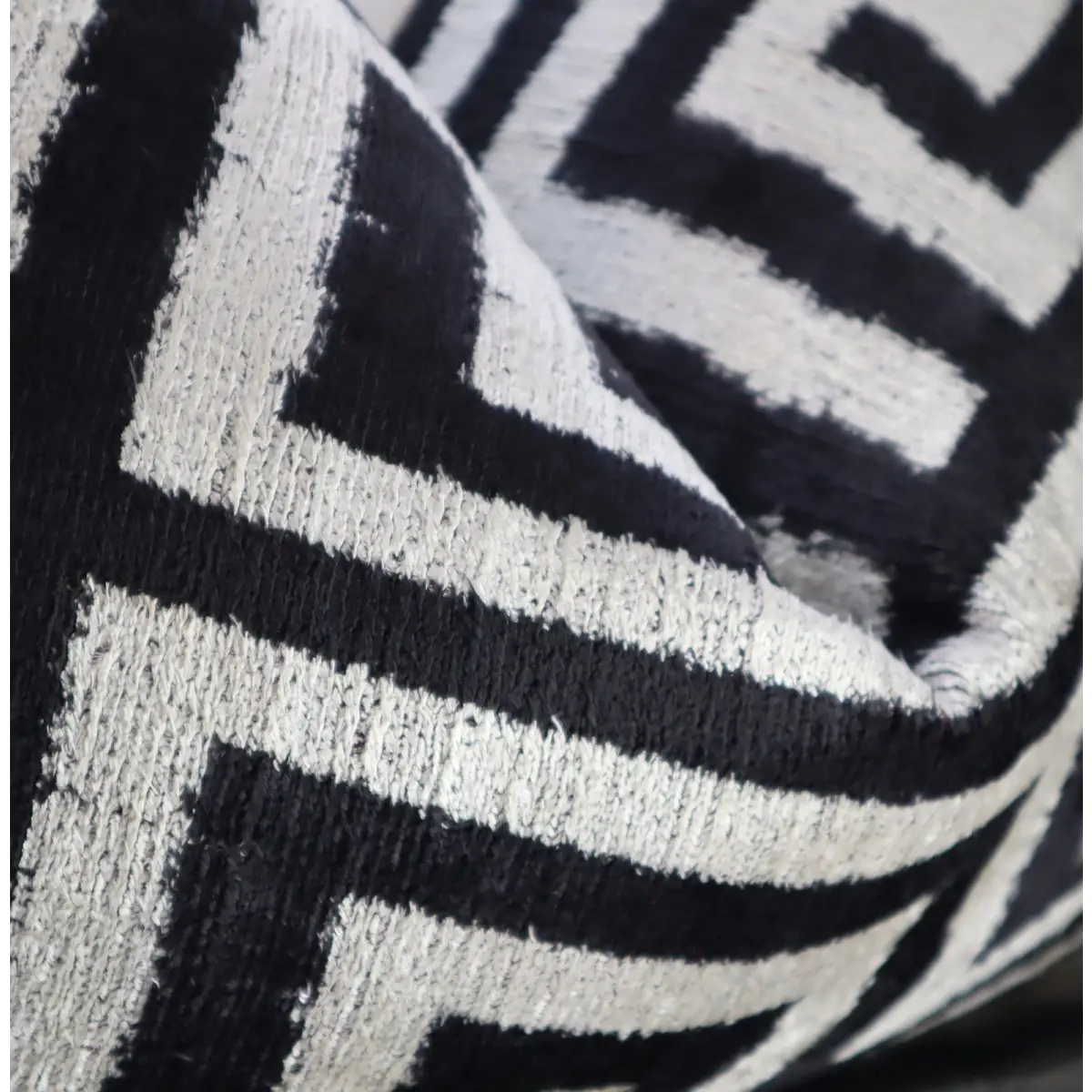 Canvello Luxury Decorative Black White Throw Pillow | 16 x 24 in (40 x 60 cm) - Canvello