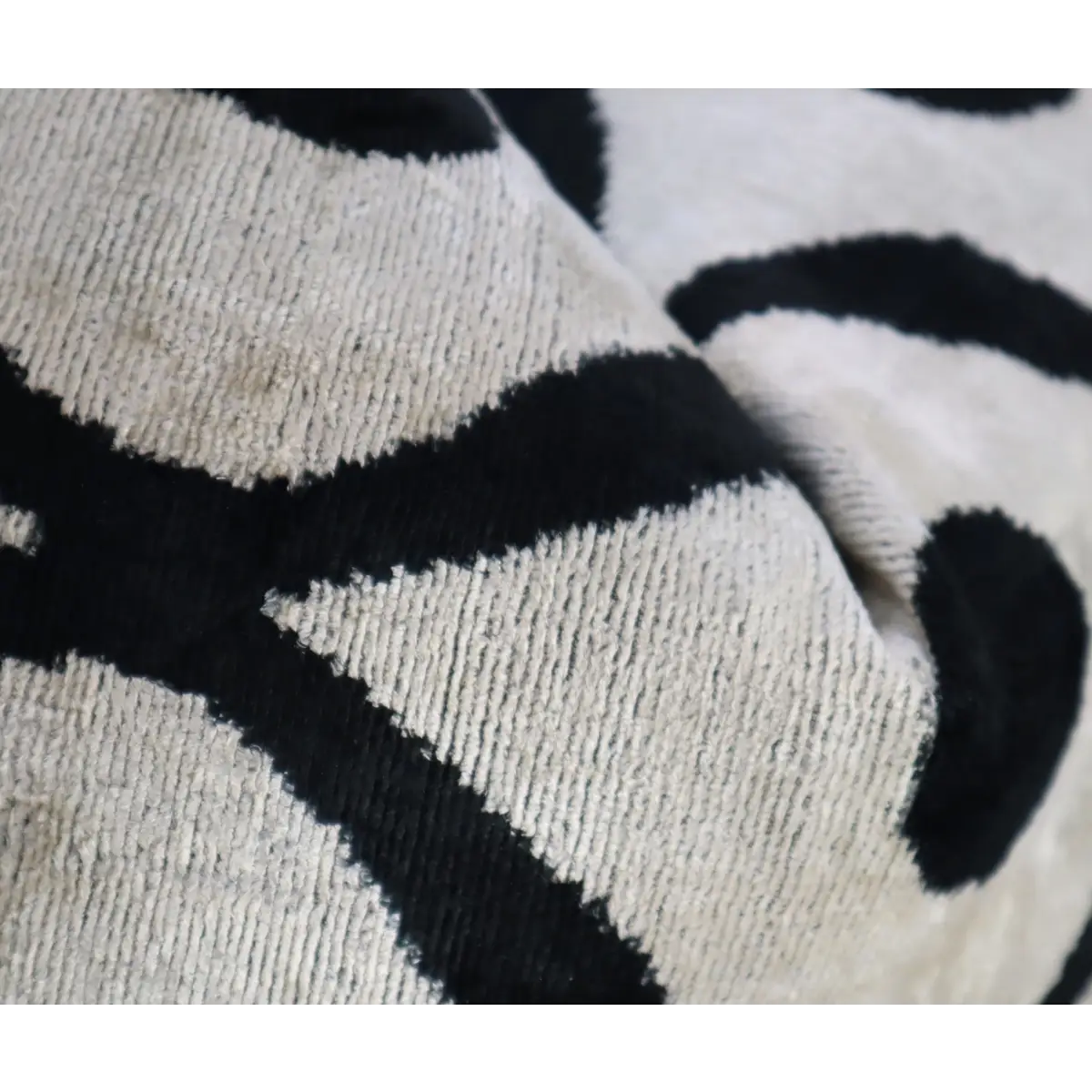 Canvello Luxury Decorative Black White Throw Pillow | 16 x 24 in (40 x 60 cm) - Canvello