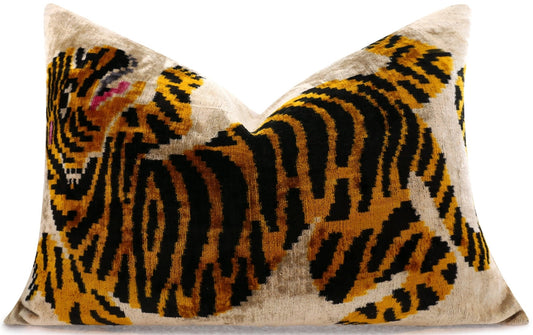 Coussin lombaire en velours de luxe Canvello, motif tigre en doré, noir, accent décoratif de haute qualité 16 x 24 po pour canapés, divans et décoration intérieure