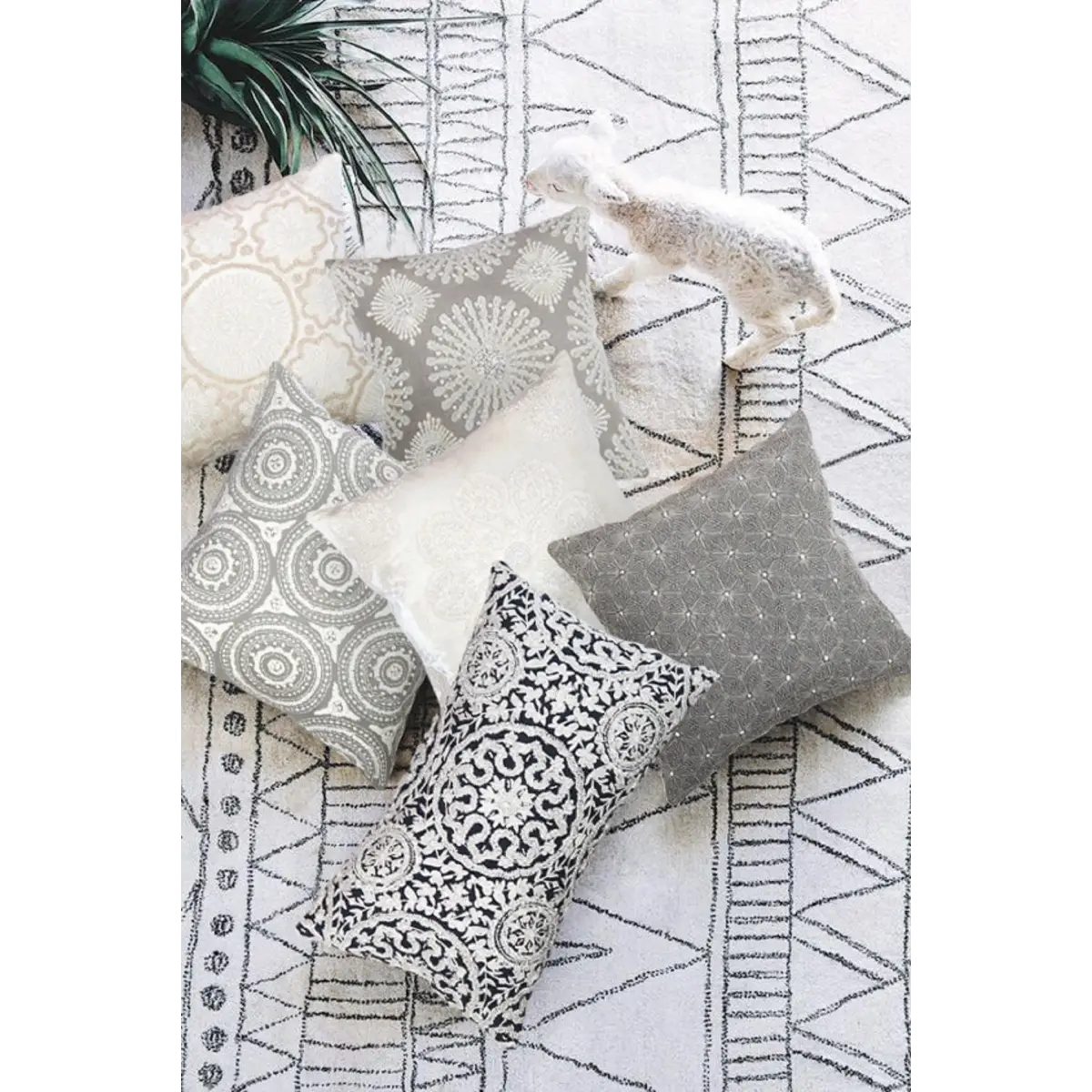 Canvello Naples Embroidered Pillow Grey/Ivory - Grey / 20’’ x 20’’ - Canvello