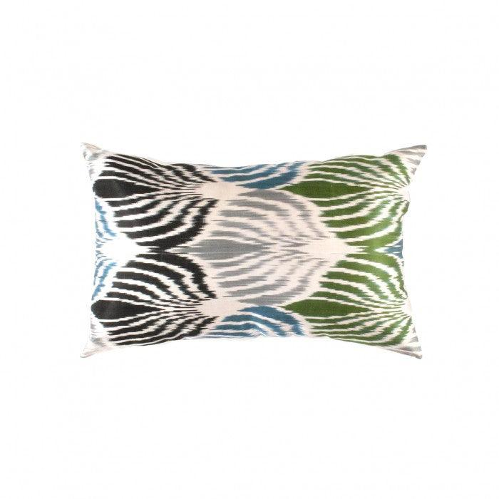 Coussin IKAT en soie verte turque Canvello - 16" X 24"