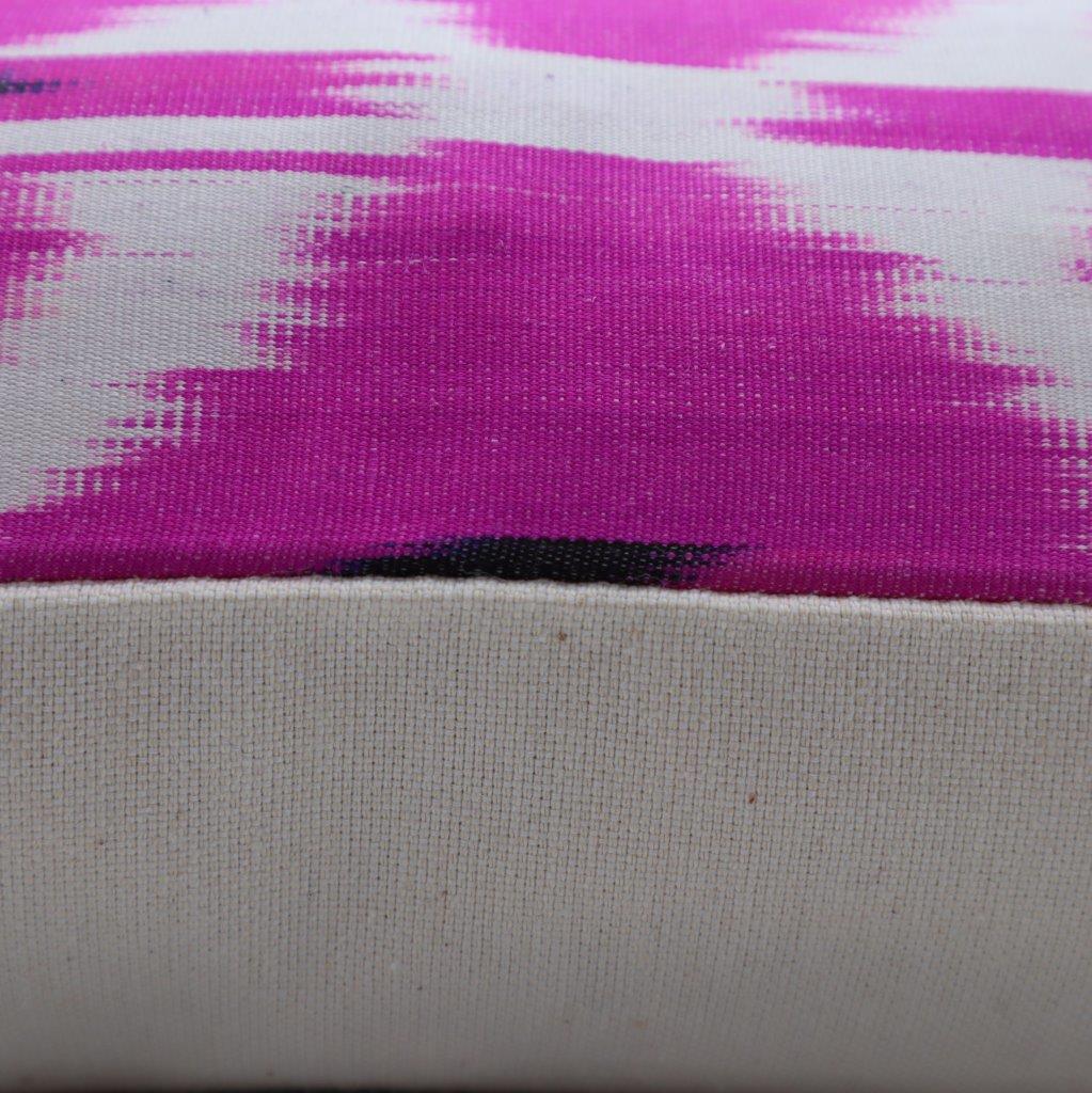 Almohada de seda turca Ikat rosa de Canvello, 40,6 x 40,6 cm