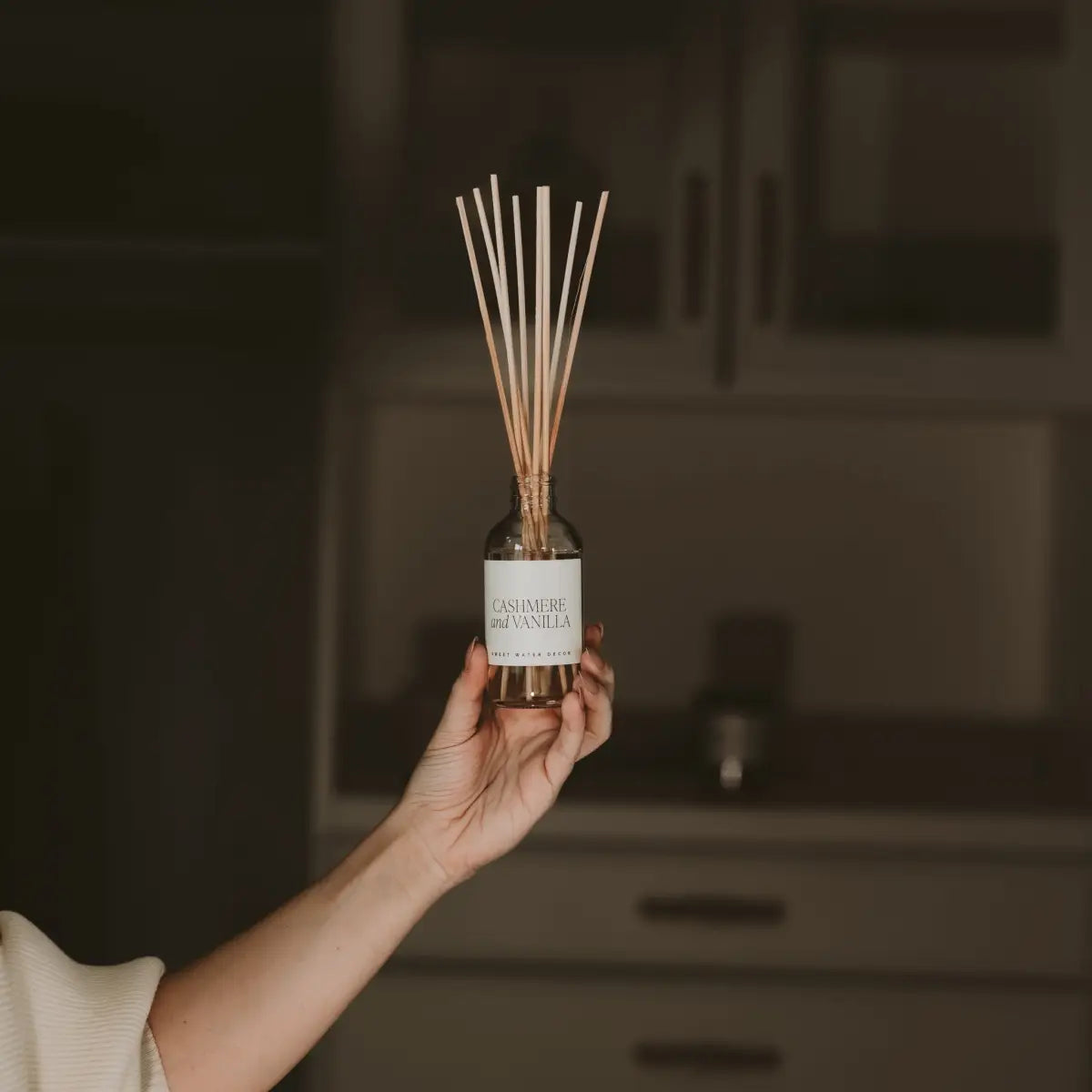 Cashmere and Vanilla Clear Reed Diffuser - Sweet Water Decor