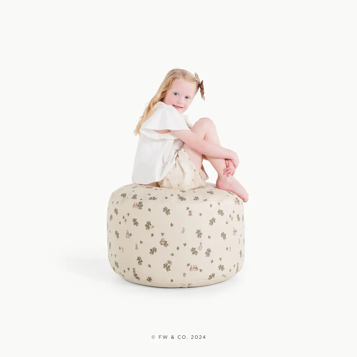 Child’s Play Pouf Ottoman - Peter Rabbit™ / Circle - Gathre