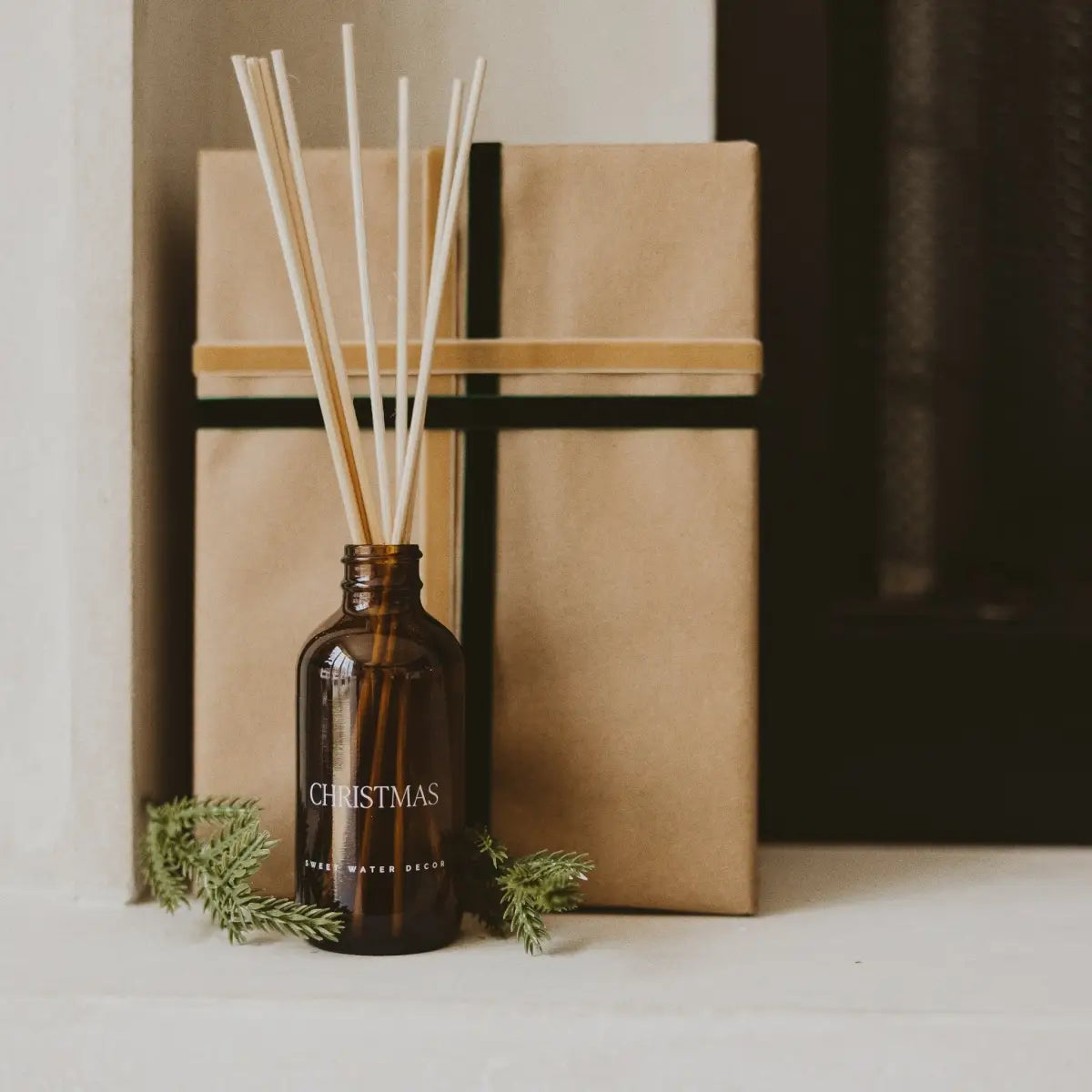 Christmas Amber Reed Diffuser - Sweet Water Decor