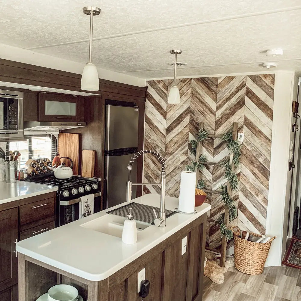 Courtney Wallpaper - Loomwell Home Goods