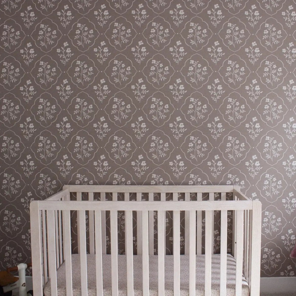 Della Wallpaper - Delicate Flower Medallion - by Daphne and Sage - Loomwell Home Goods