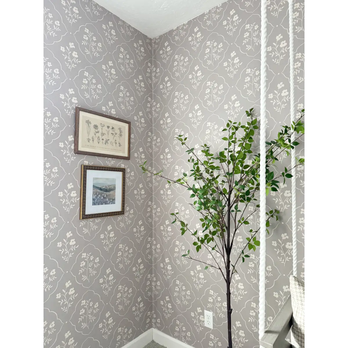 Della Wallpaper - Delicate Flower Medallion - by Daphne and Sage - Loomwell Home Goods