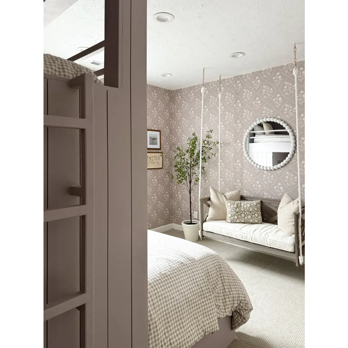 Della Wallpaper - Delicate Flower Medallion - by Daphne and Sage - Loomwell Home Goods