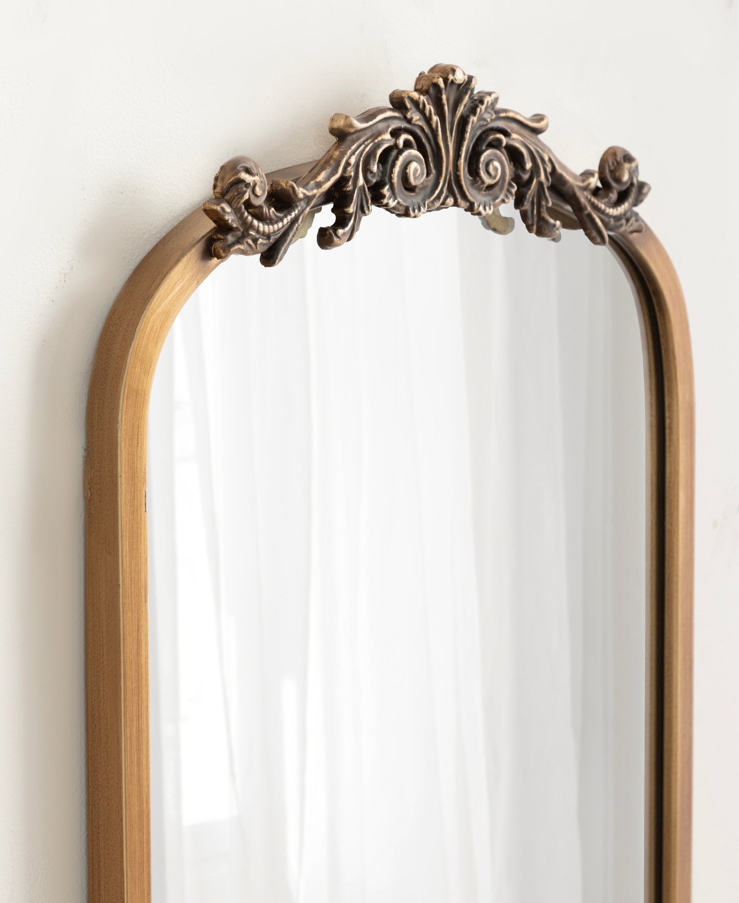 Arendahl Elegant Arch Mirror with Shelf