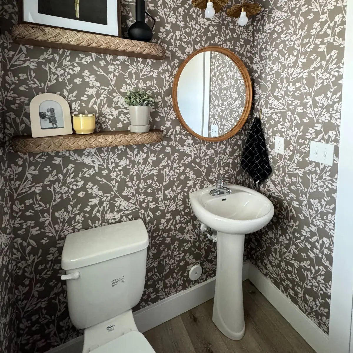 Edith Wallpaper - Whispy Flowers - by Fox and Pebble - Loomwell Home Goods
