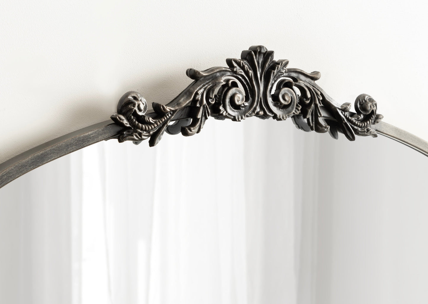Arendahl Elegant Arch Mirror with Shelf