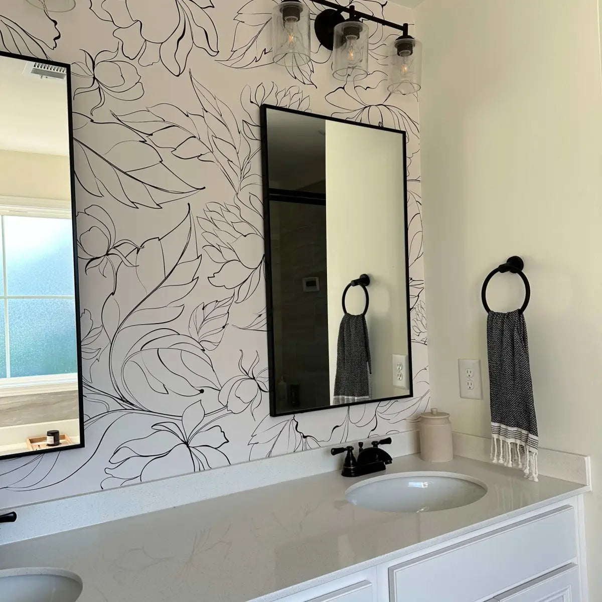Elizabeth Wallpaper - Large Scale Flowers and Leaves Line Drawing - Loomwell Home Goods