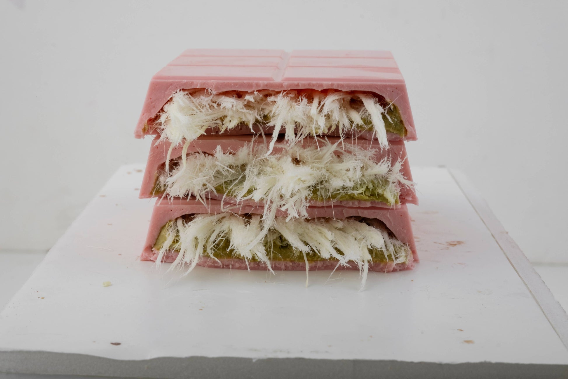 Dubai Angel Hair White Raspberry Chocolate Bar – 180g 6.35oz - Swiss Chocolate Co.