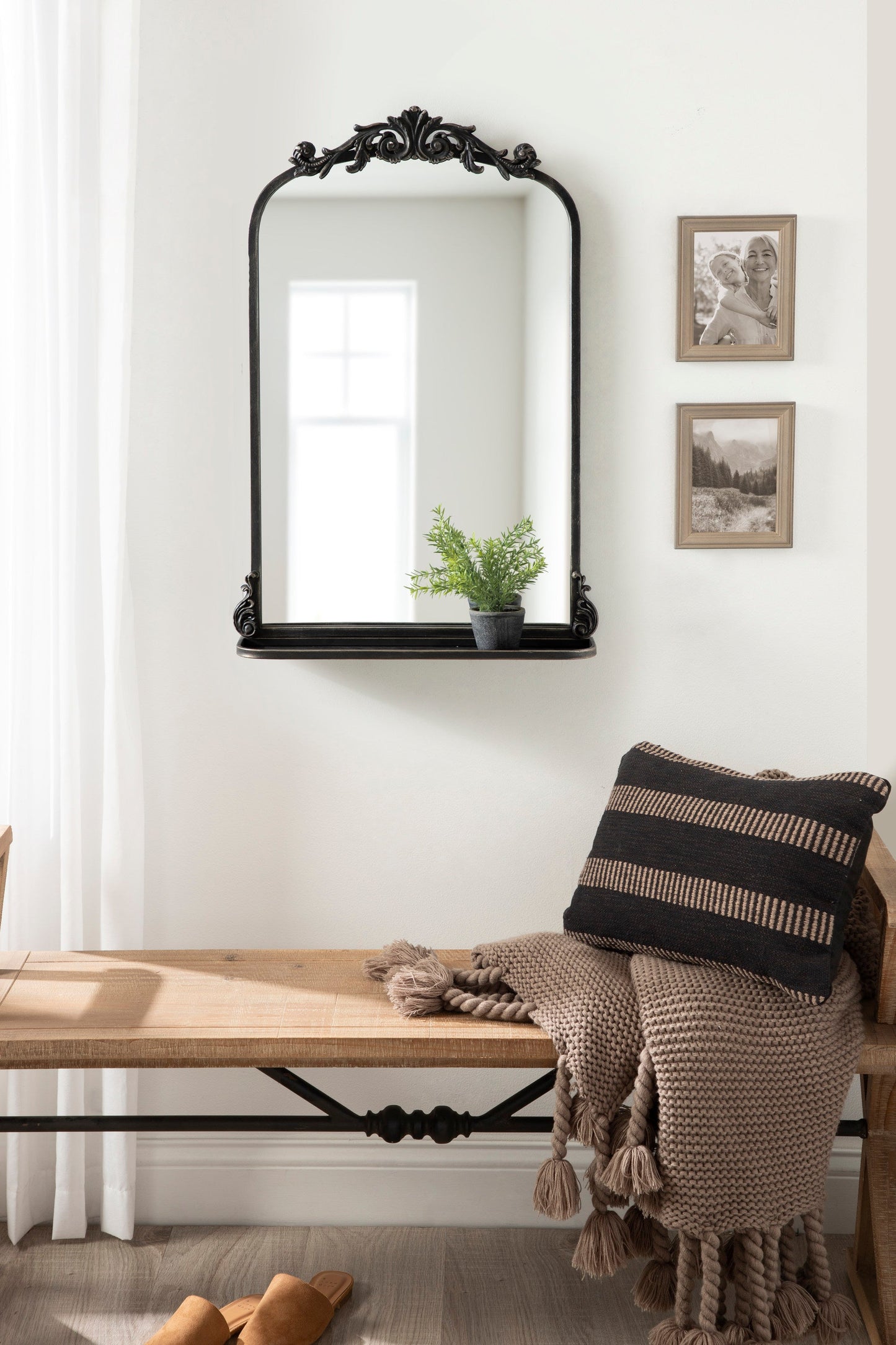 Arendahl Elegant Arch Mirror with Shelf
