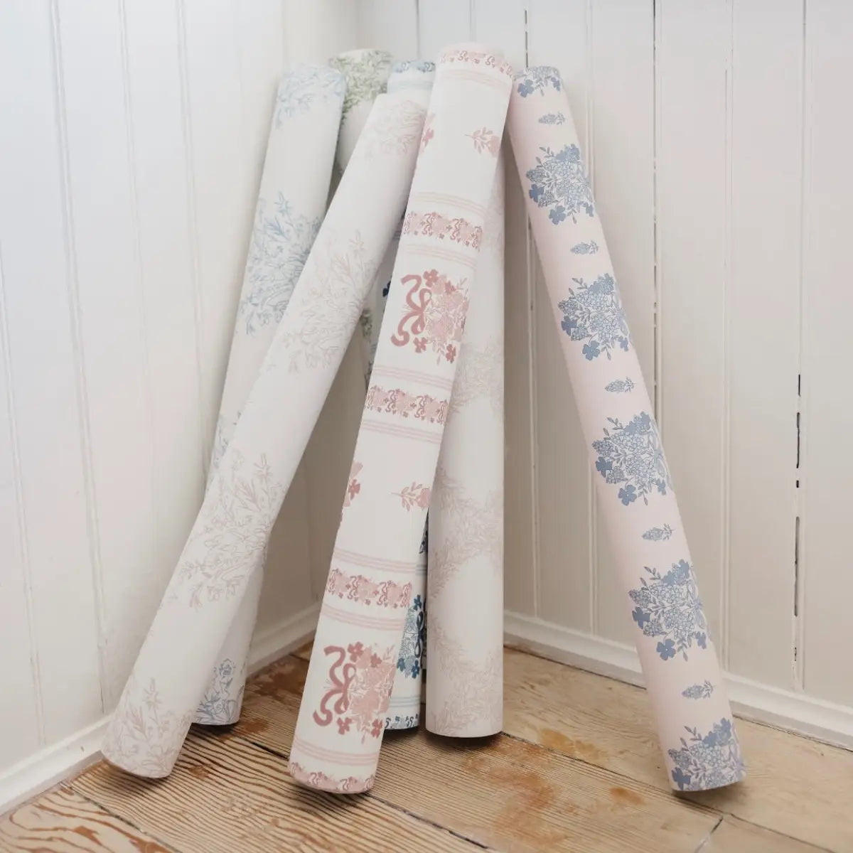 Freya Wallpaper - Traditional Petite Floral - by Pepper Design - Loomwell Home Goods