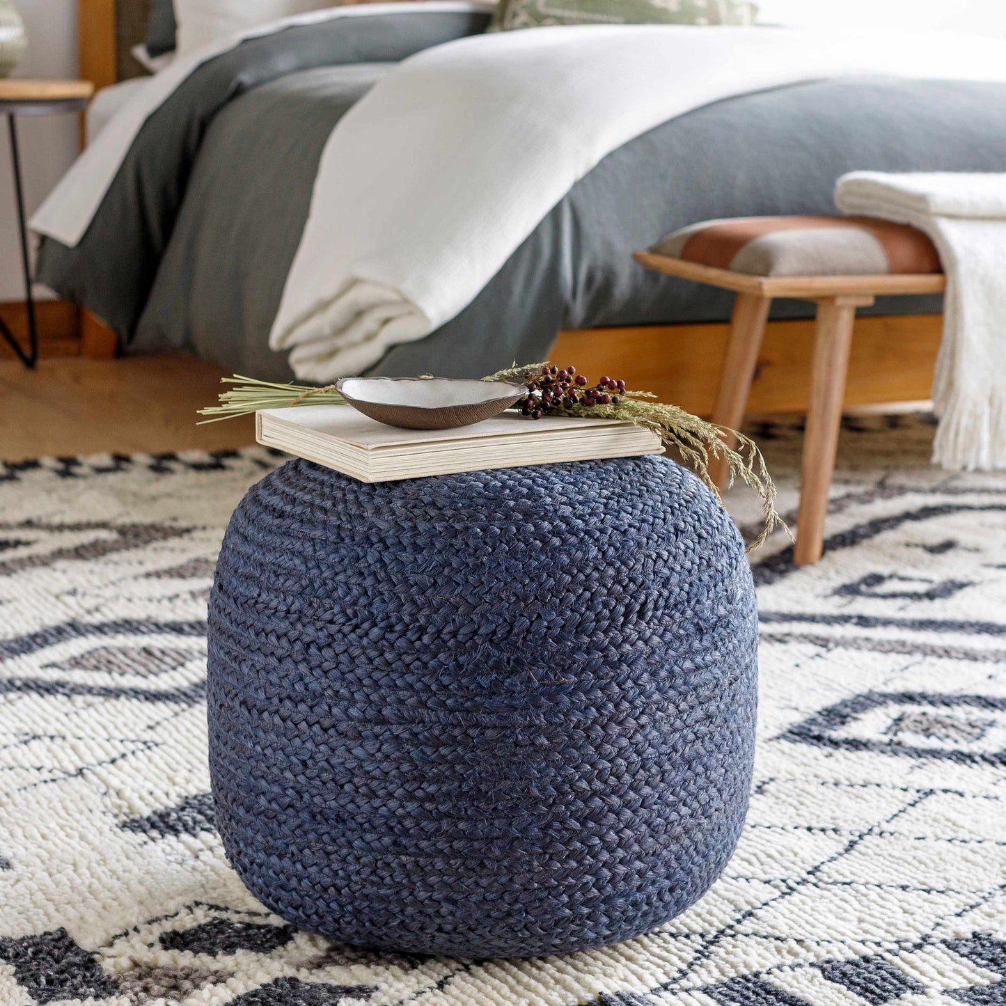 Pouf tricoté en jute bleu marine Gail