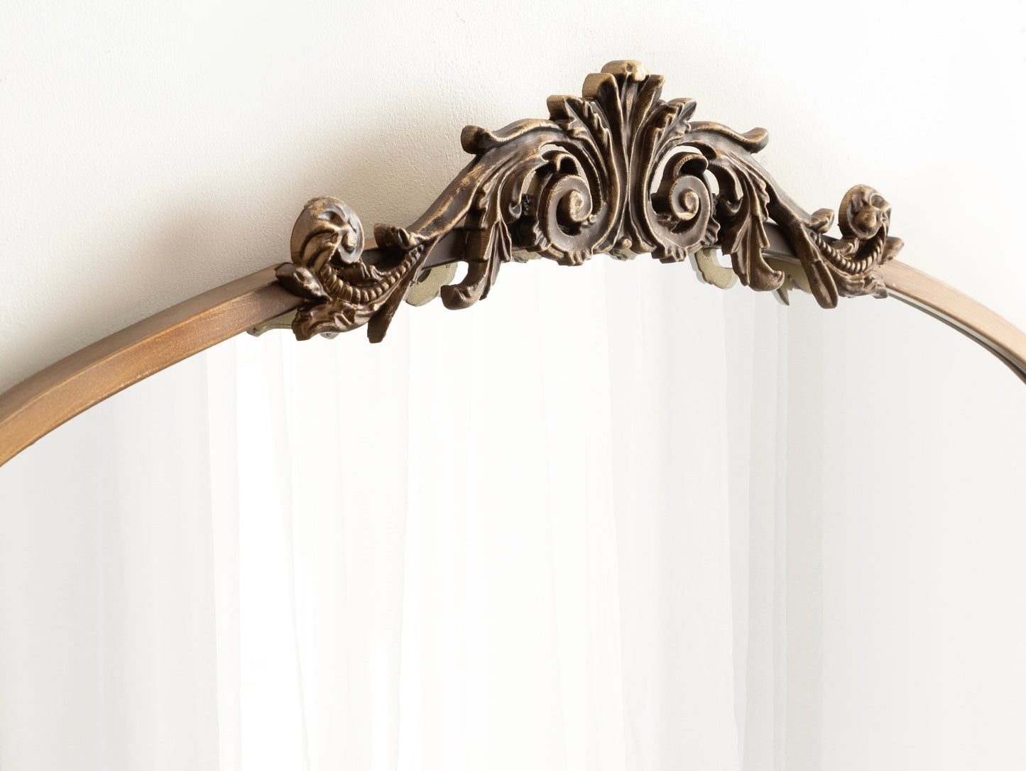 Arendahl Elegant Arch Mirror with Shelf