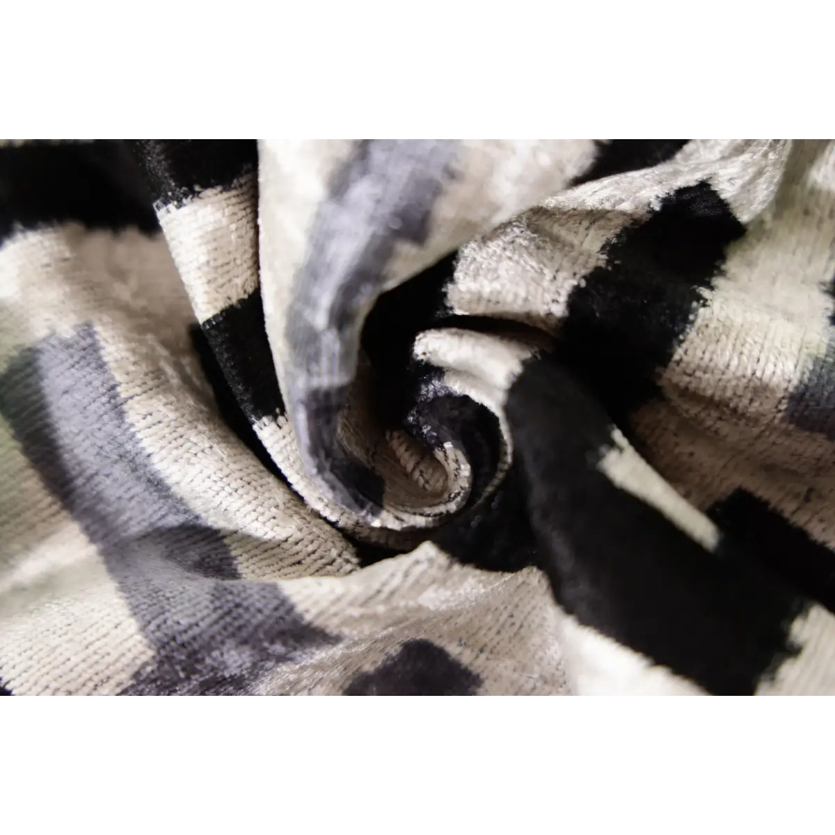 Hand-Knotted Geometric Maze Silk Velvet Pillow - 20x20 Black & Silver - Canvello
