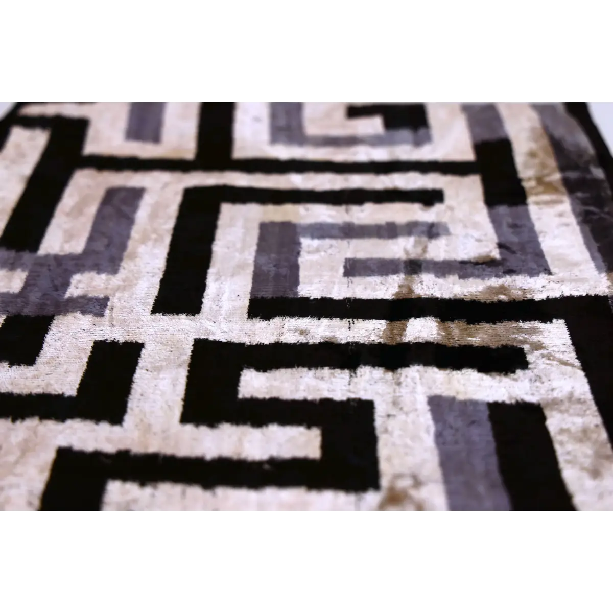 Hand-Knotted Geometric Maze Silk Velvet Pillow - 20x20 Black & Silver - Canvello