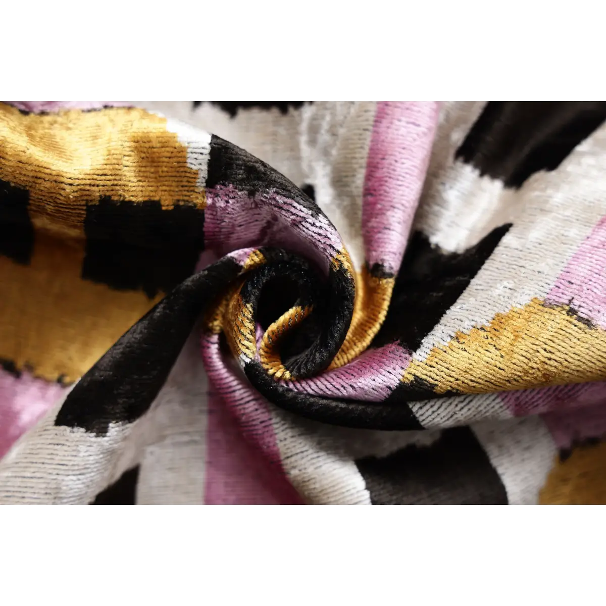 Hand-Knotted Geometric Silk Velvet Lumbar - 16x24 Gold & Lavender - Canvello