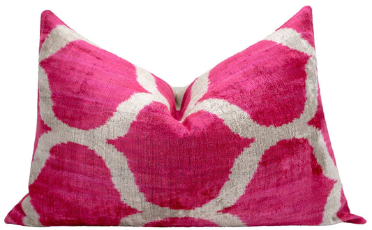 Coussin décoratif fait main à motif géométrique rose - 16 x 24 pouces, teint végétal avec insert en plumes de duvet de qualité supérieure 