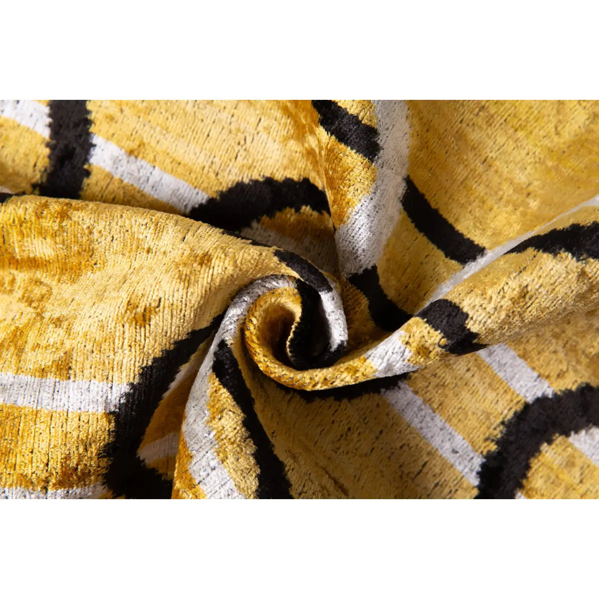 Luxury Silk Velvet Throw Pillow - Gold Black & White Chain Link Square 20x20’’ - Canvello