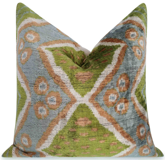 Coussin en velours fait main avec motif géométrique Ikat vert et bleu - Accent décoratif de haute qualité 20 x 20 pouces avec insert en plumes de duvet de qualité supérieure