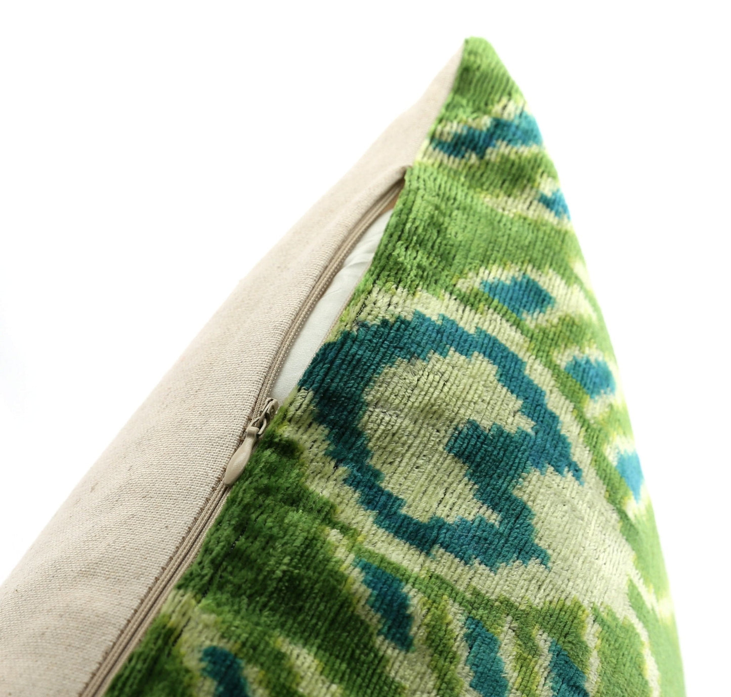 Coussin en velours fait main avec motif ikat vert et bleu sarcelle - Accent décoratif de haute qualité 20 x 20 pouces avec insert en plumes de duvet de qualité supérieure