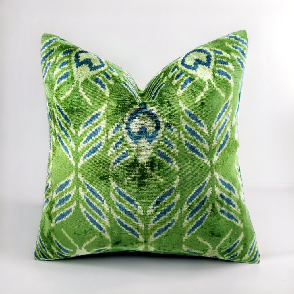 Coussin en velours fait main avec motif ikat vert et bleu sarcelle - Accent décoratif de haute qualité 20 x 20 pouces avec insert en plumes de duvet de qualité supérieure