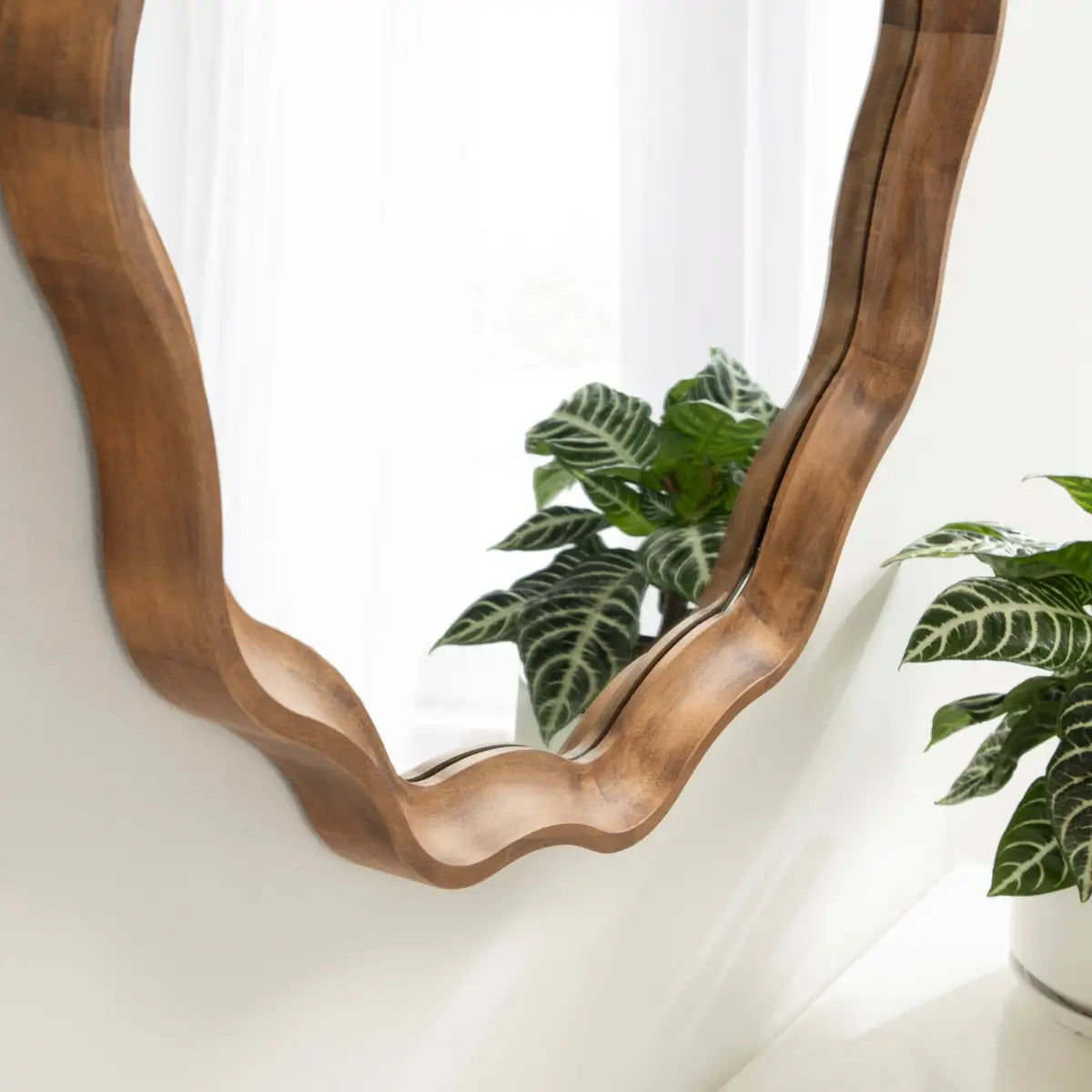 Hatherleigh Round Scallop Mirror - kateandlaurel