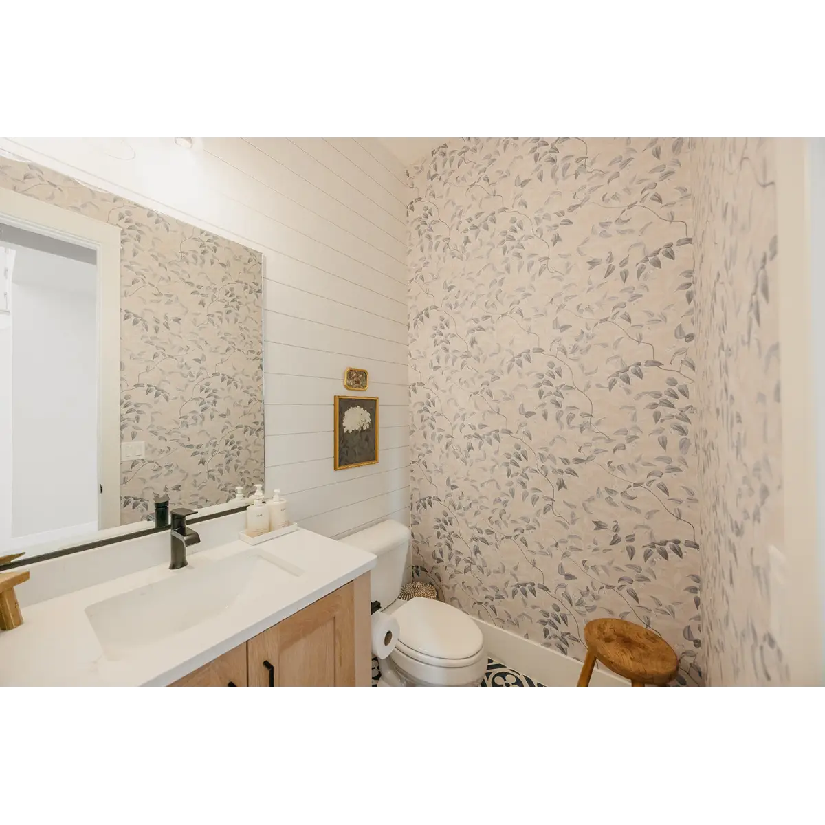Hollins Wallpaper - Vines and Leaves - by Aynsley Ovard x Bloomery Decor - Loomwell Home Goods