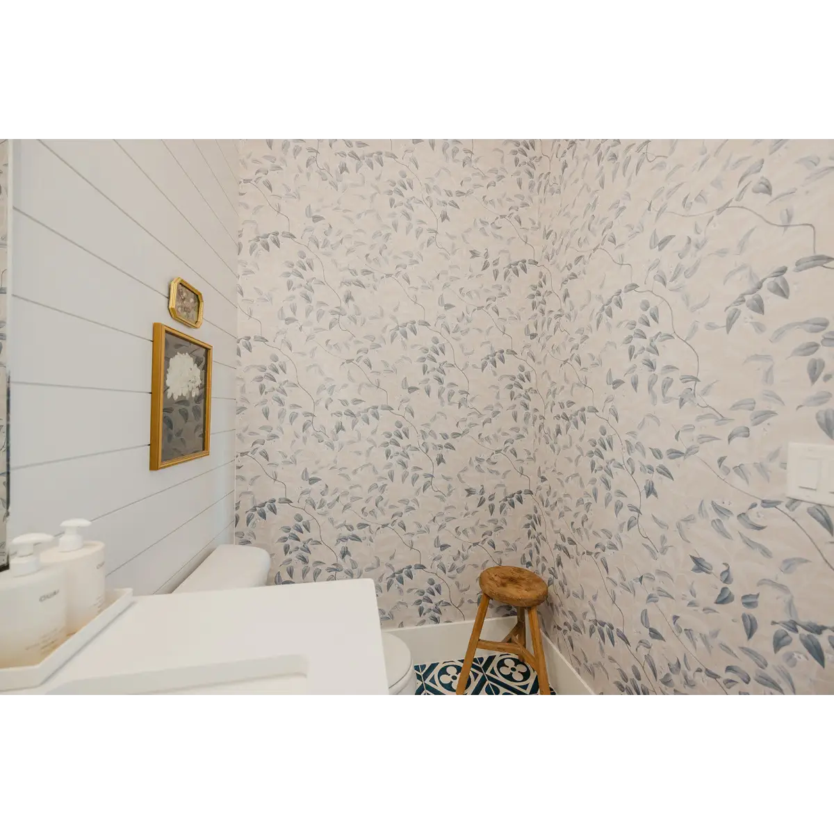 Hollins Wallpaper - Vines and Leaves - by Aynsley Ovard x Bloomery Decor - Loomwell Home Goods