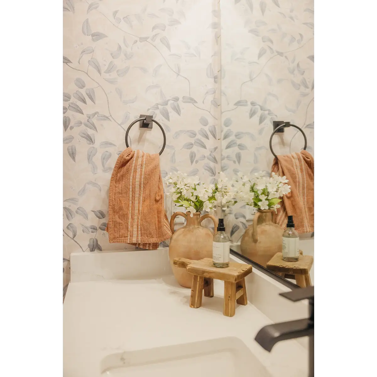 Hollins Wallpaper - Vines and Leaves - by Aynsley Ovard x Bloomery Decor - Loomwell Home Goods
